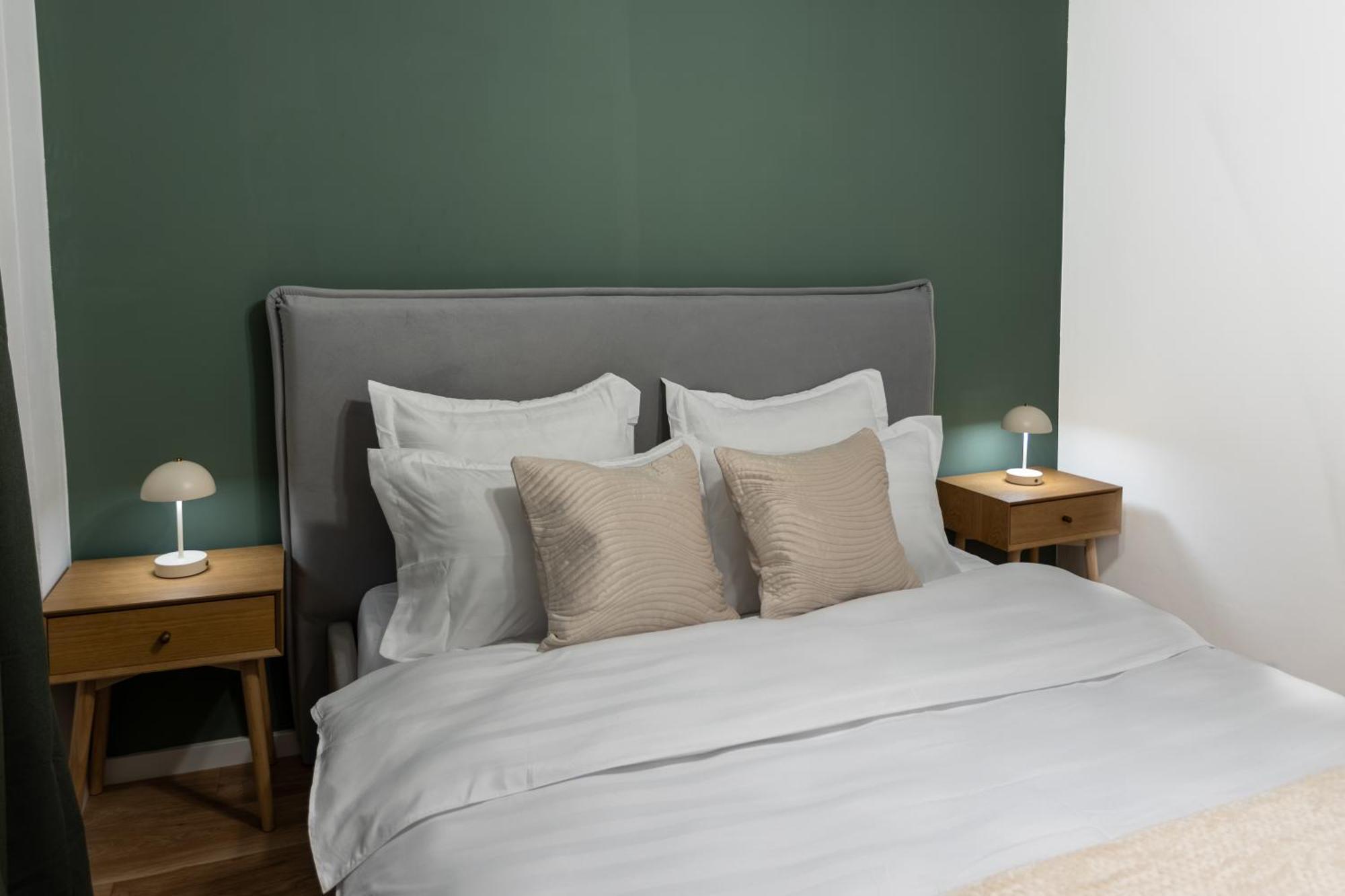 Splendid Historical Smarald 2 Bedroom Old Town *