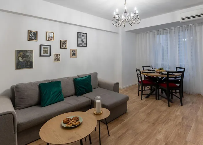 Splendid Historical Smarald 2 Bedroom Old Town
