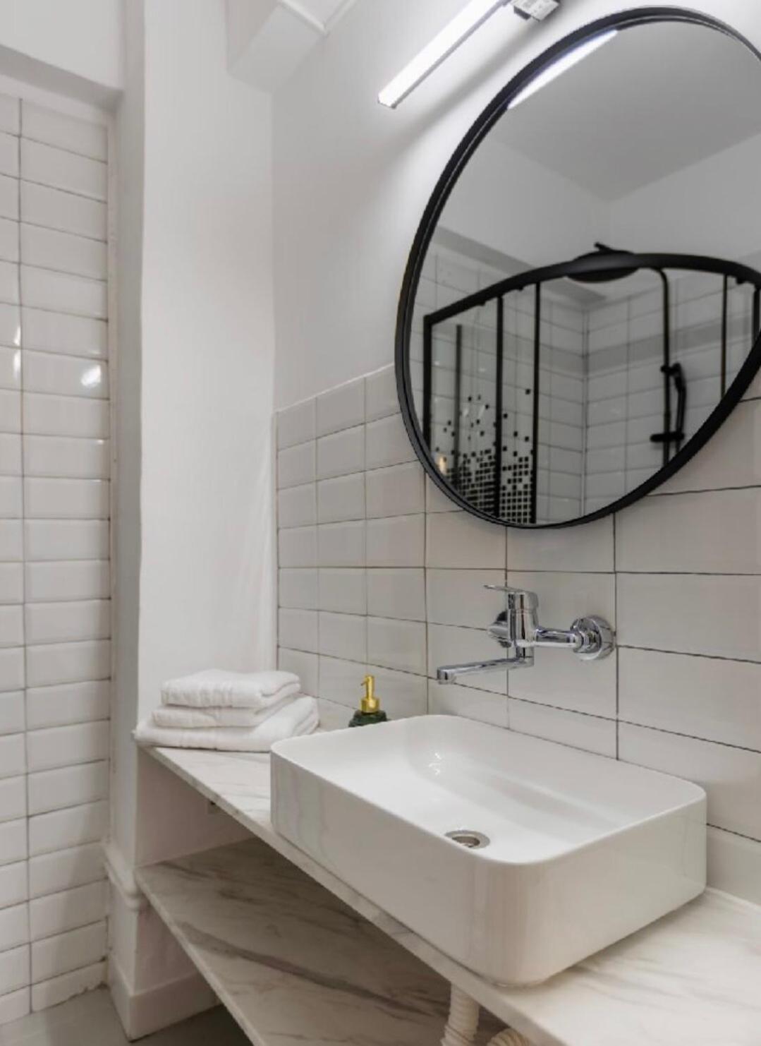 Splendid Historical Smarald 2 Bedroom Old Town